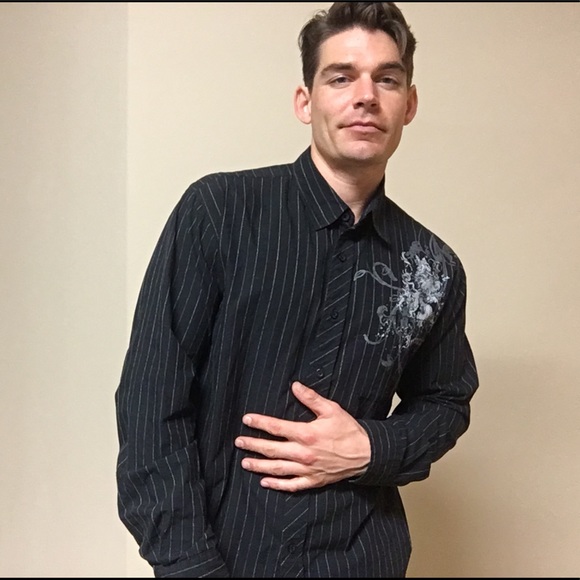 Infamous - Picture 2 of 3